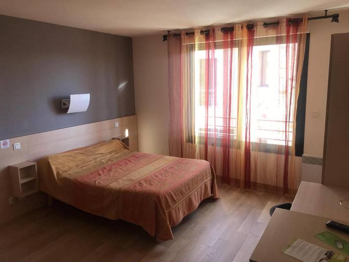 Hôtel pour 2 personnes, avec vue et balcon ainsi que jardin et piscine