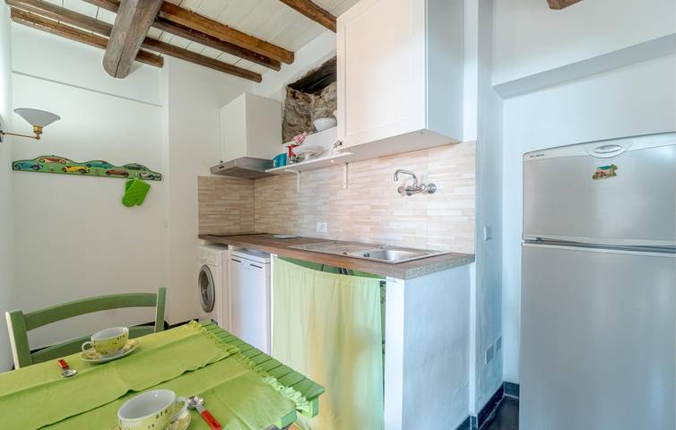 Appartamento intero, Appartamento sulla spiaggia con parcheggio, aria condizionata, piscina e internet in Recco, Riviera Ligure