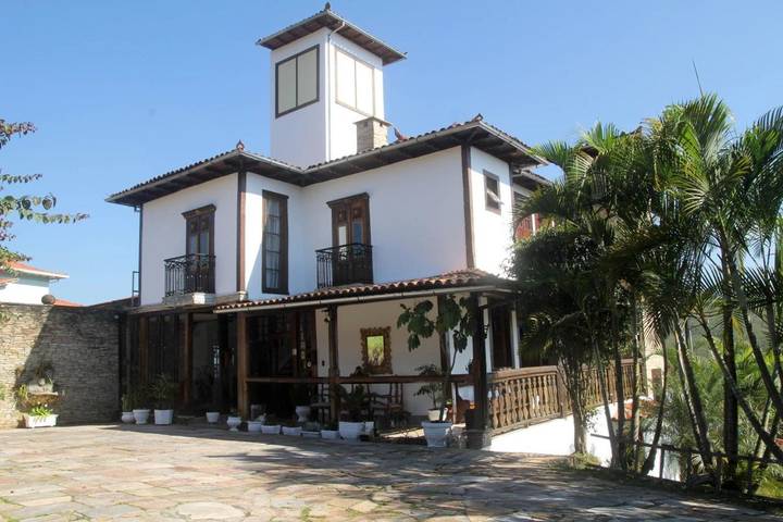 Pousadas para 4 pessoas, com vista e terraço e ainda jardim em Mariana 