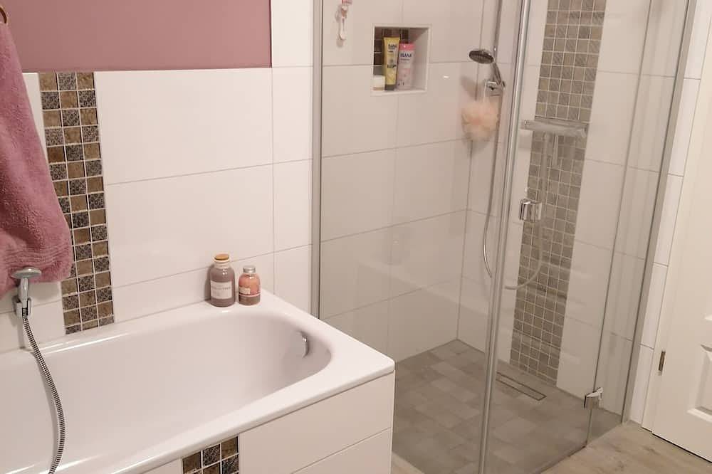 Bungalow „Haus Sonnenschein“ mit privater Terrasse, Garten und Wlan in Löhne, Nordrhein-Westfalen