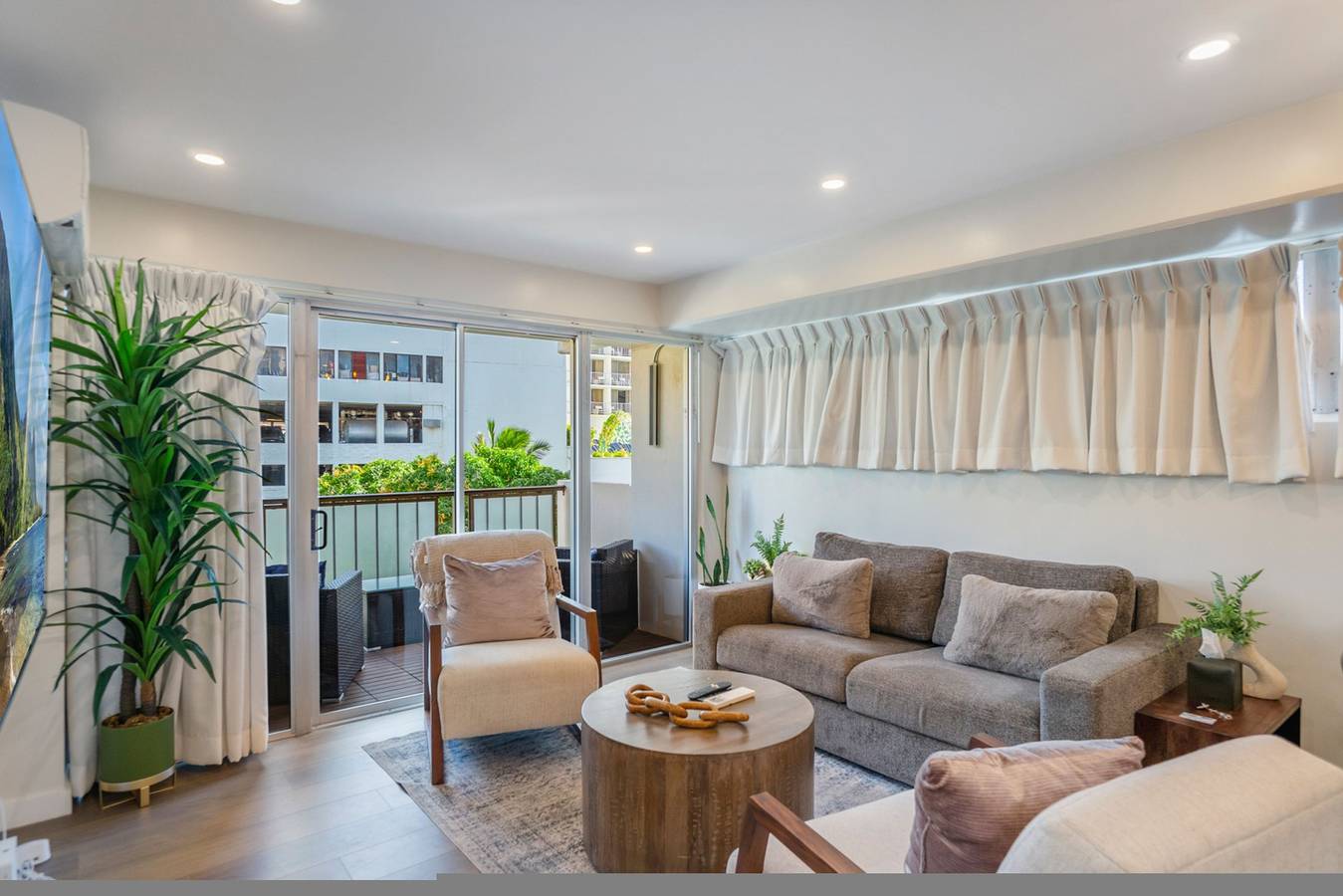 Ganze Wohnung, Walking Distance to Beach! 3Bed 2Bath Ac, Parking in Waikiki Beach, Honolulu