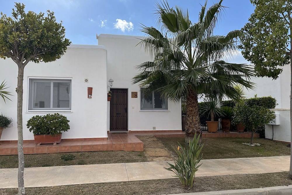 Golf villa in safe and quiet area suitable for children in Condado de Alhama, Alhama de Murcia