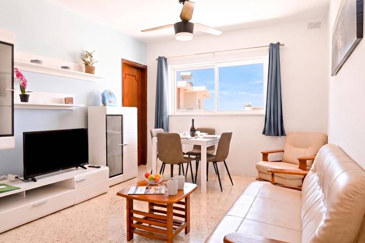 Ferienwohnung für 4 Personen, mit Balkon und Meerblick sowie Terrasse