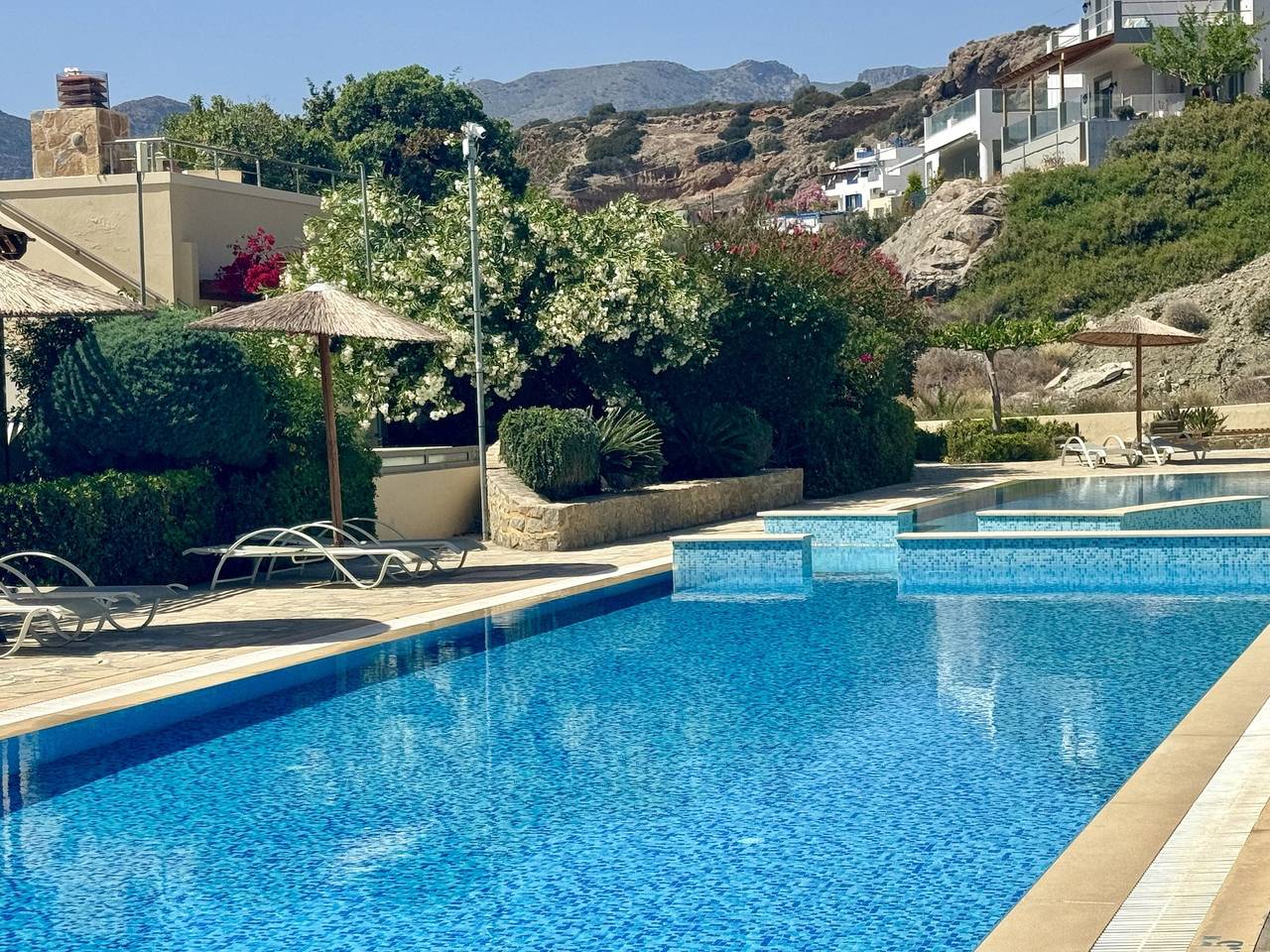 Entire holiday apartment, Elegant, Modern With Shared Swimming Pools in South Crete