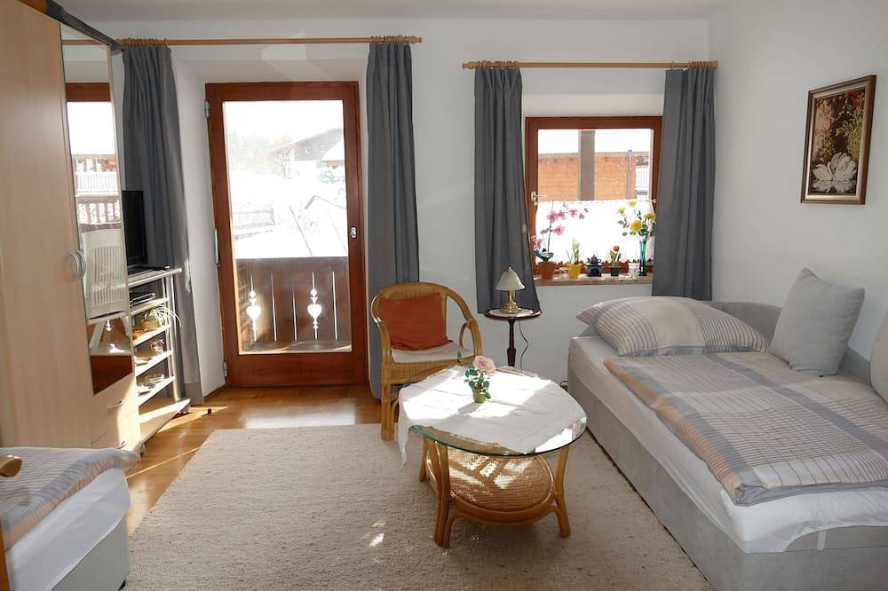 Ganze Wohnung, Ferienwohnung 3, 30 qm, 1-2 Personen, Wohn-Schlafraum, Küche, Badezimmer in Marquartstein, Bayerische Alpen