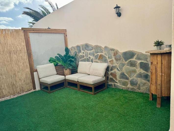 Apartamento para 3 personas, con jardín y terraza en Las Caletas