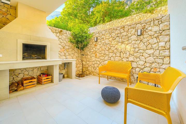 Ferienhaus für 8 Personen, mit Sauna und Whirlpool sowie Terrasse und Garten