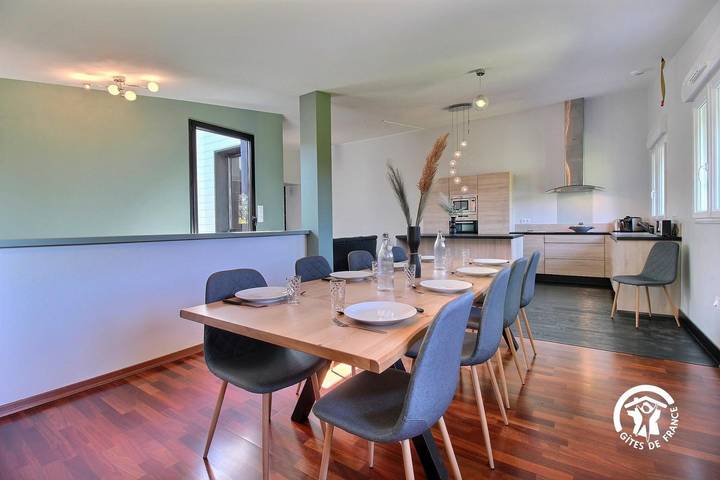 Gîte pour 6 personnes, avec jardin et piscine à Treffléan - 3