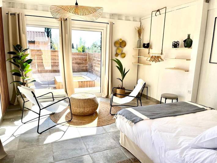 Location de vacances pour 24 personnes, avec jacuzzi et piscine ainsi que sauna et jardin à Montségur-sur-Lauzon - 4