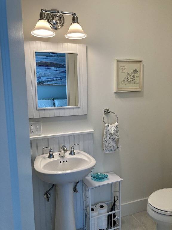 Ganze Wohnung, Ogunquit ocean front 1Br/1Ba with deck, short walk to beach + center of town in Ogunquit, York County