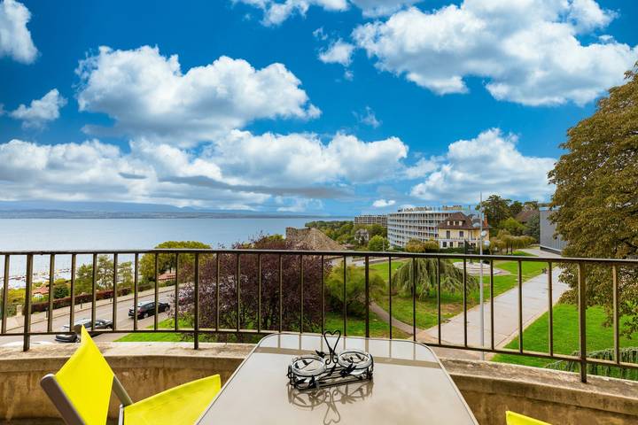 Location de vacances pour 4 personnes, avec Balcon ainsi que Jardin et Vue sur le lac dans Lac Léman (France)