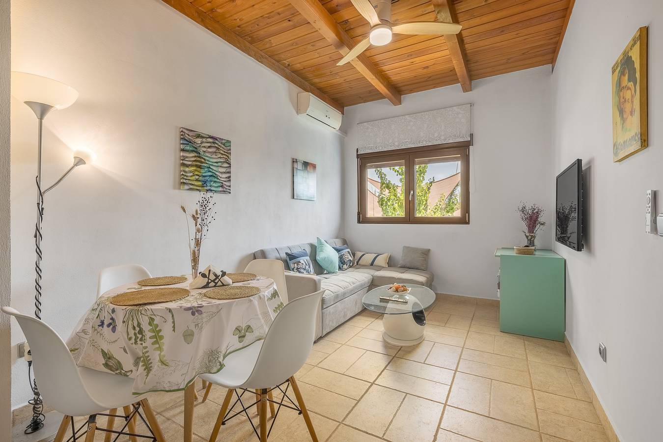 Entire apartment, Apartment 'Con Vistas A La Piscina' with Mountain View, Wi-Fi and Air Conditioning in Ambroz, Vegas del Genil