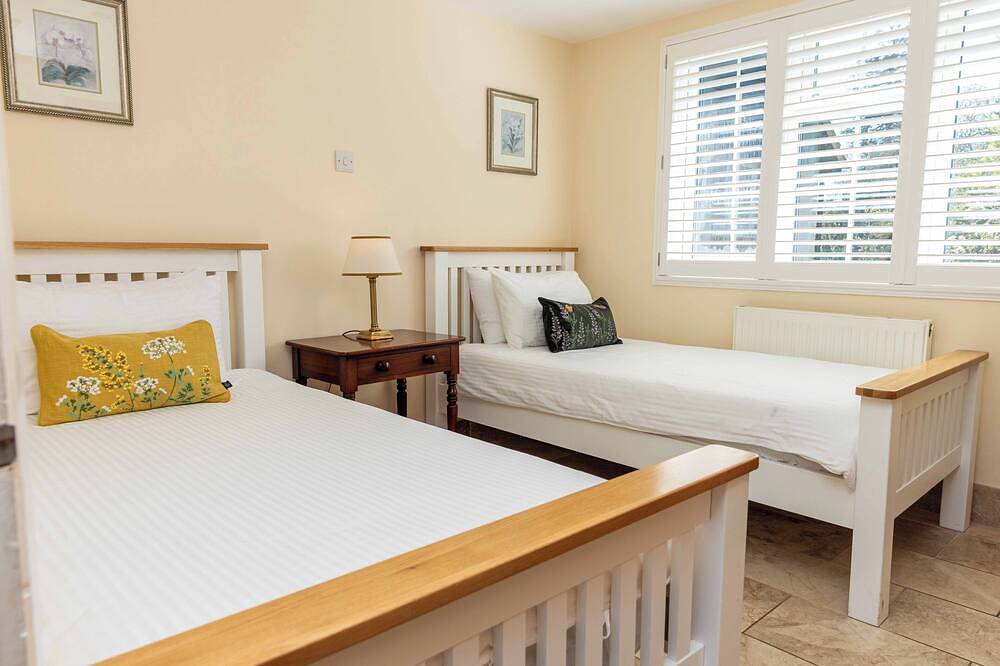 Rosemary Cottage 5 * Familie & barrierefrei, Tennisplatz schöne Gelände in Yalding, Kent