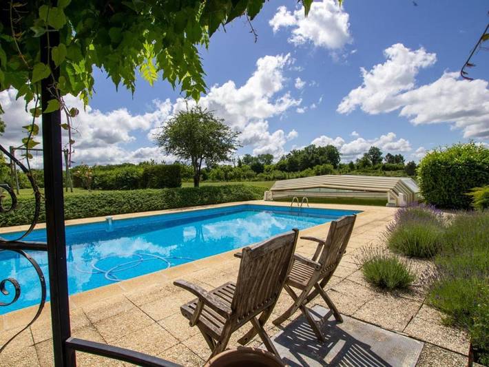 Maison de vacances pour 4 personnes, avec terrasse ainsi que jardin et piscine - 1