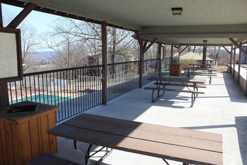 Log Cabin for 4 Guests in Stone County, Picture 4
