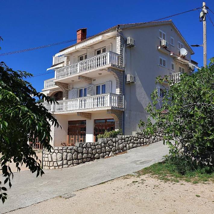 BnB für 3 Personen, mit Ausblick und Garten sowie Terrasse, mit Haustier auf Rab