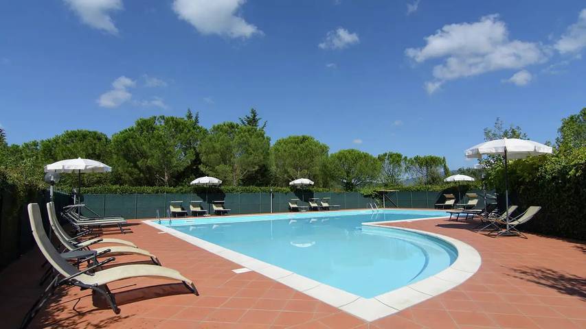 Agriturismo per 5 persone, con giardino e piscina, con animali domestici ad Arezzo