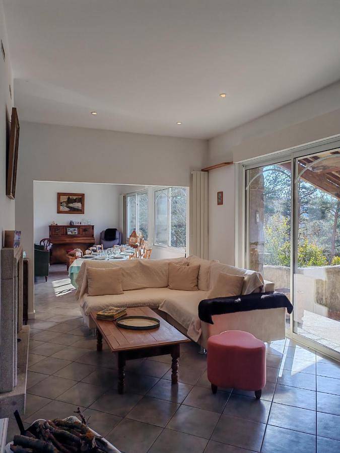 Location de vacances pour 13 personnes, avec jardin et vue à Laussonne
