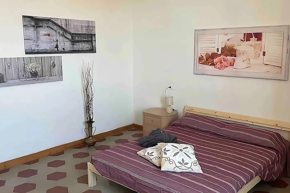 Entire apartment, Terrace overlooking the sea and 5 minutes from the \"Costa dei Trabocchi\" bike path in Ortona, Ortona (Municipality)