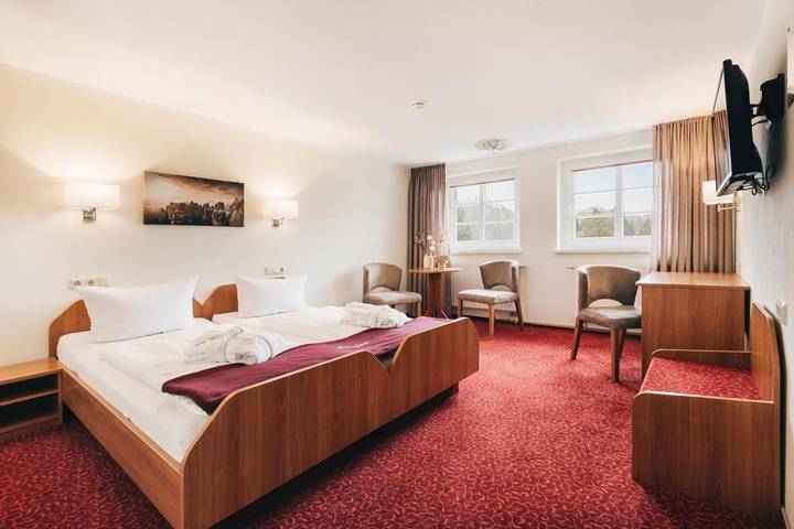 Ferienanlage für 5 Personen, mit Pool und Sauna sowie Ausblick und Garten, mit Haustier in Sachsen - 3