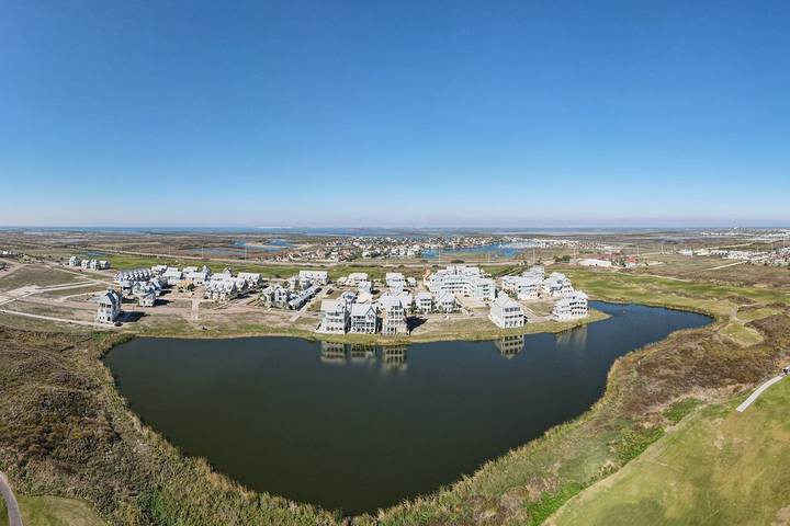 Vacation house for 12 people, with pool and balcony in Port Aransas