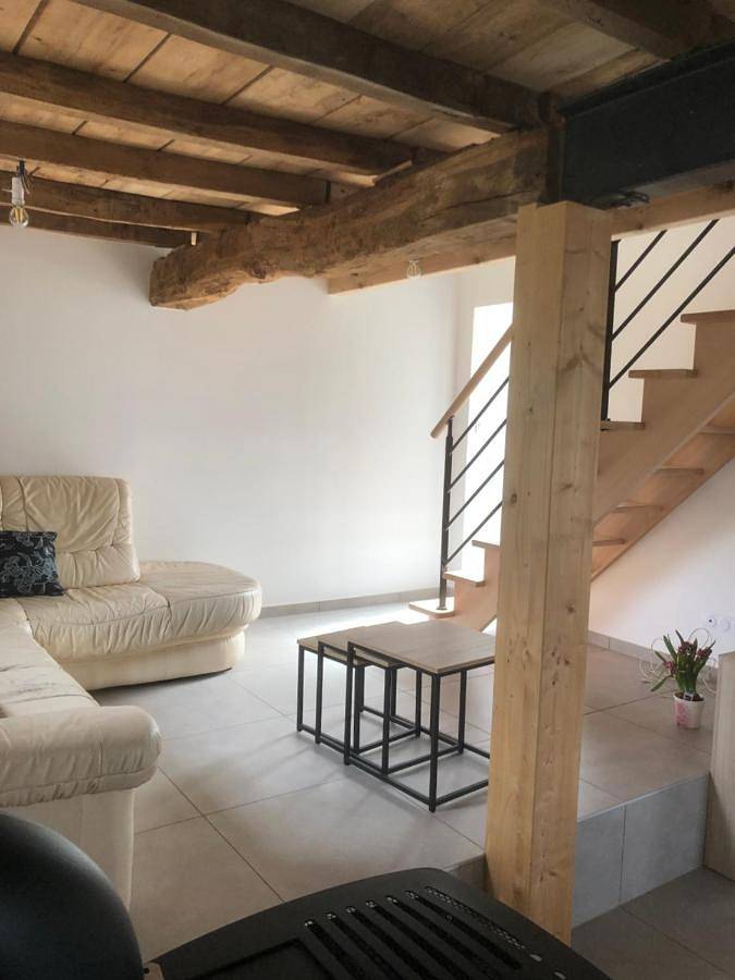 Appartement entier, Two-Bedroom Apartment in Saint-Martin-Lestra, Montbrison