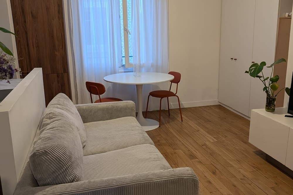 Entire apartment, 2-room apartment, 2 steps from Asnières station - 7 mn from Paris St Lazare in Asnières-sur-Seine, Hauts-de-Seine