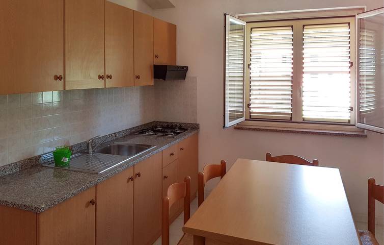 Appartement de vacances entier, Appartement confortable avec vue sur la mer, piscine et parking près de Santa Maria in Trotta, Ricadi (municipality)