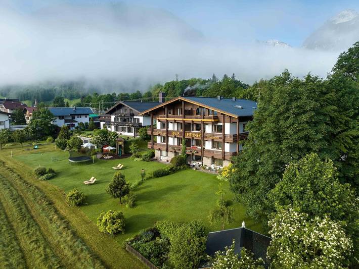 Hotel für 3 Personen, mit Balkon und Terrasse sowie Garten und Seeblick in Eben am Achensee
