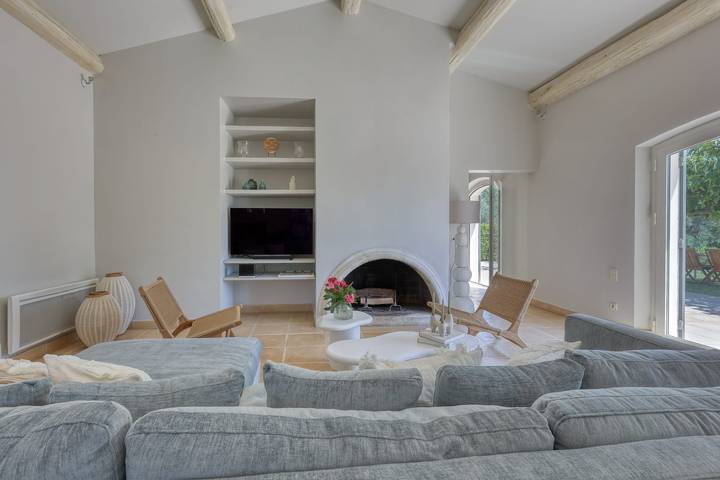 Location de vacances pour 10 personnes, avec jardin ainsi que terrasse et piscine, adapté aux familles à Ollioules - 4