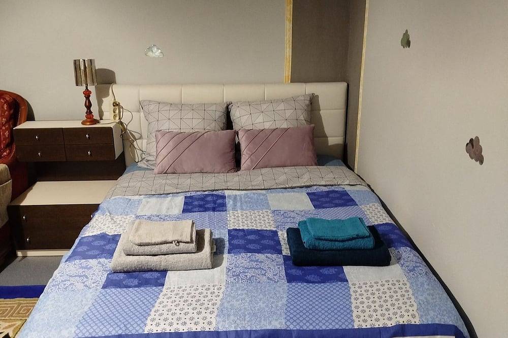 Entire apartment, Entire apartment with all privacy 5 minutes walk from Pau train station and in Pau, Béarn