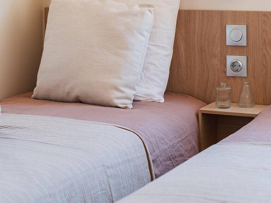 Camping Beau Rivage - Ciela Village - Mobilhome 4 personas - Nuevo - Mobil home Ciela Prestige - 2 dormitorios incluyendo 1 suite principal - ropa de cama, toallas y barbacoa i in Mèze, Côte d'Améthyste