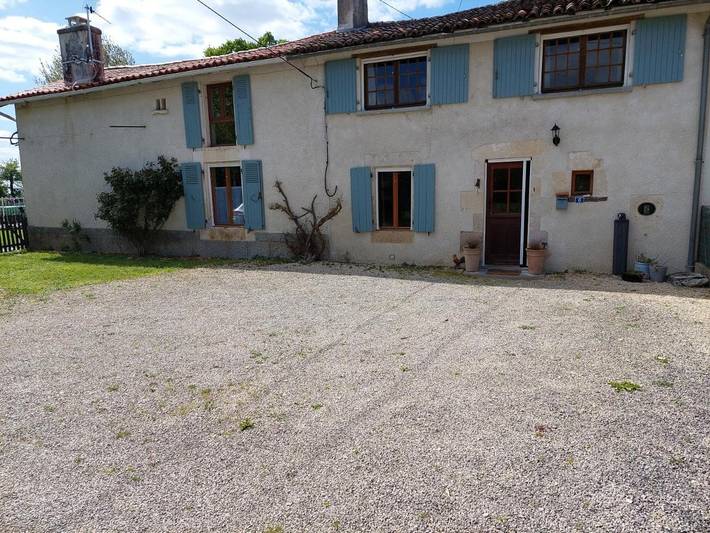 Chambre d’hôte pour 4 personnes, avec Terrasse et Jardin ainsi que Piscine et Vue