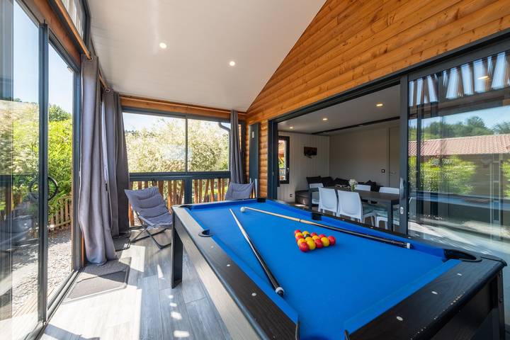 Chalet pour 4 personnes, avec Jacuzzi et Jardin