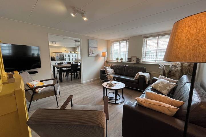 Ferienwohnung für 7 Personen, mit Terrasse und Garten in Terschelling