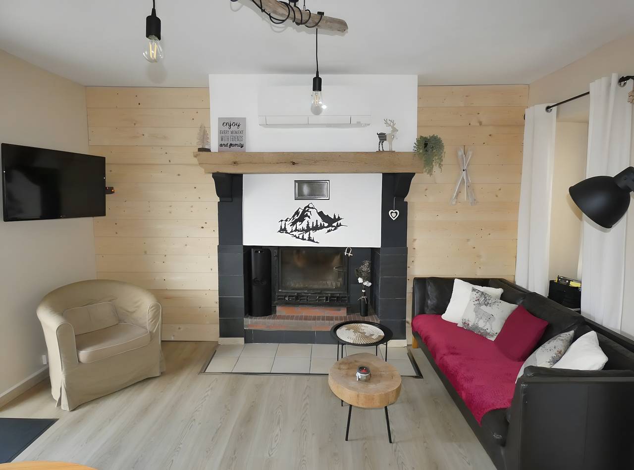 Apartamento entero, Apartamento «Le 65» con vistas a la montaña, Wi-Fi y aire acondicionado in Argelès-Gazost, Pirineos franceses