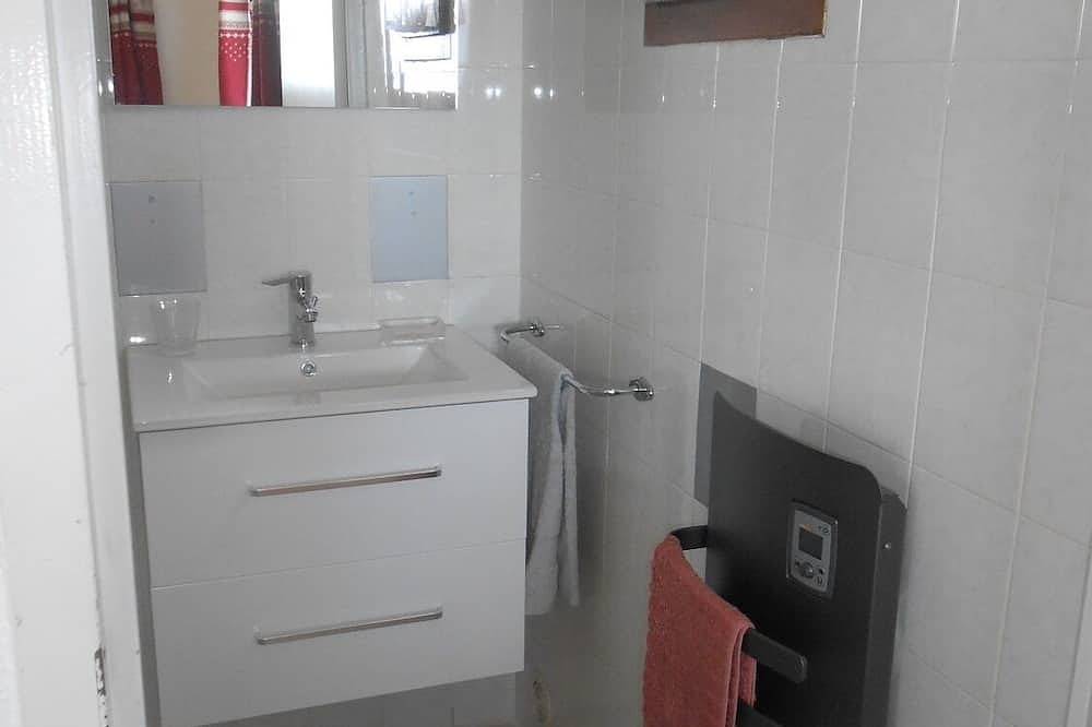 Entire apartment, Mountain, T2 close to beach and shops. in Savines-le-Lac, Écrins National Park