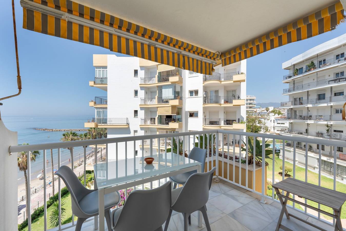 Entire apartment, Sea View Apartment with Wi-Fi and Air Conditioning in Marbella in Marbella Centre, Marbella