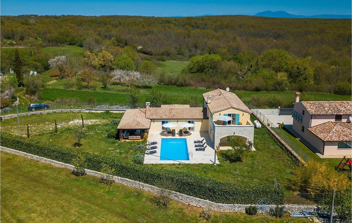 Appartement confortable de 2 chambres avec piscine, Wi-Fi et parking près du centre-ville de Rajki in Barban, Côte Sud d'Istrie