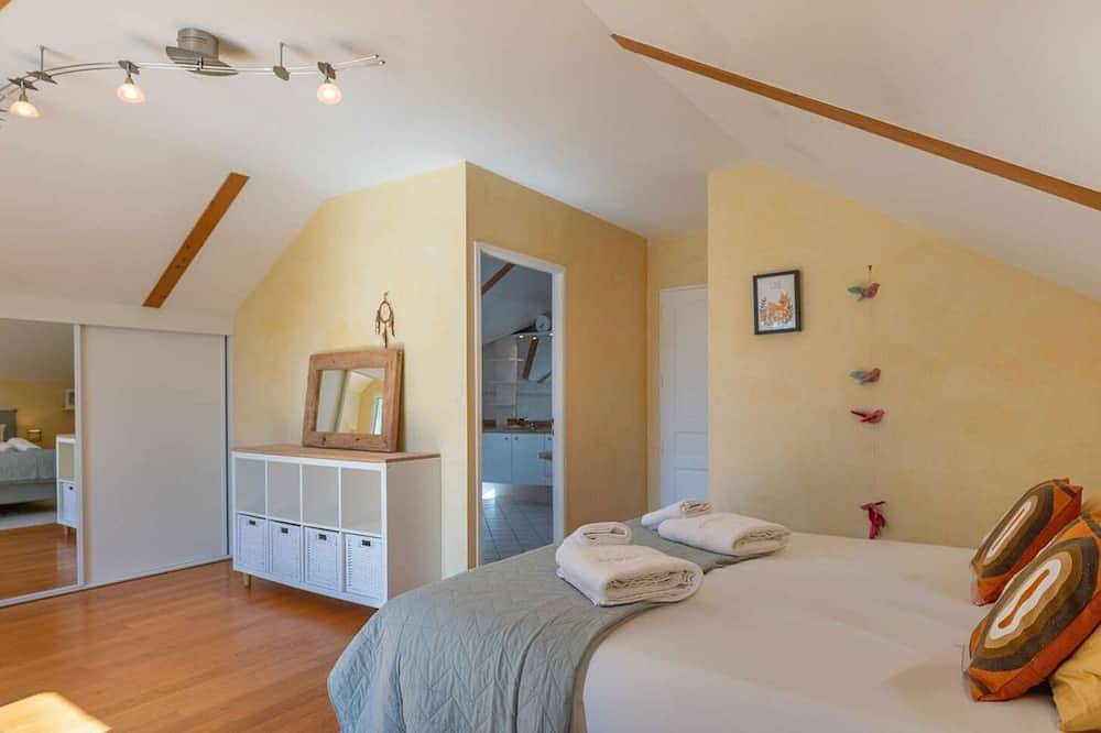 Family villa at lake Annecy, pool  et  nature in Pringy, Región de Annecy