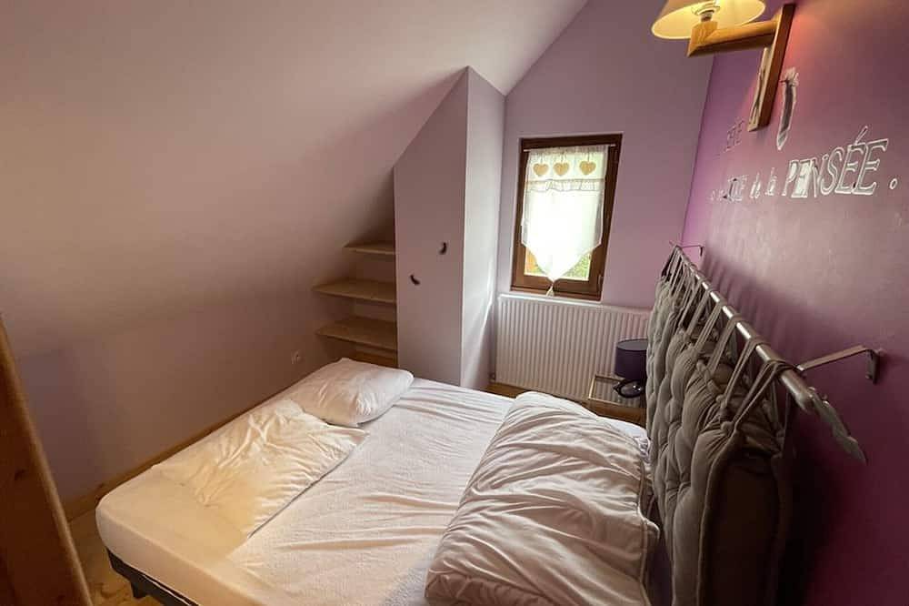Apartamento entero, Apartamento acogedor en chalet con Wifi, cerca de pistas de esquí y estación de tren in Le Lioran, Laveissière