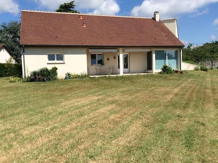 Location de vacances pour 8 personnes, avec Terrasse ainsi que Jardin et Vue à Saint-Denis-en-Val