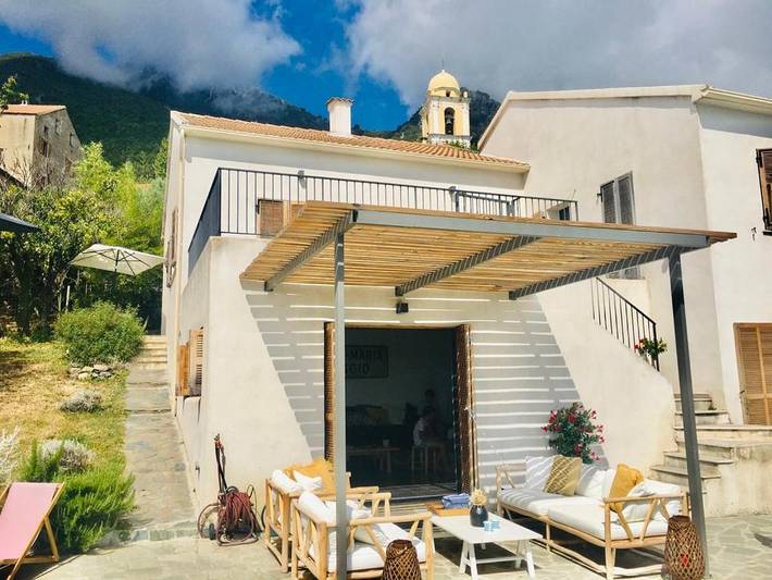 Location de vacances pour 8 personnes, avec vue ainsi que piscine et jardin à Santa-Maria-Poggio - 2
