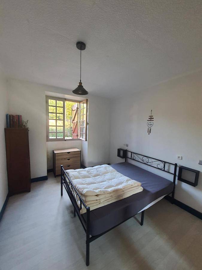 Location de vacances pour 4 personnes, avec vue ainsi que terrasse et piscine à Frayssinet-le-Gélat - 4