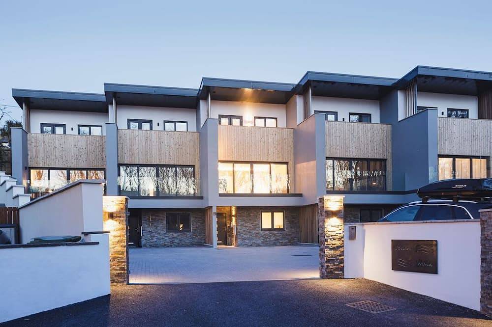 Entire apartment, 3 Ocean Walk, Cornwall, Garden in Perranporth, Cornwall
