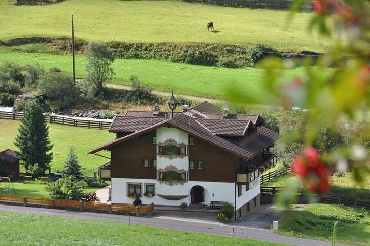 Ferienwohnung für 3 Personen, mit Balkon und Terrasse sowie Garten und Sauna in Gries