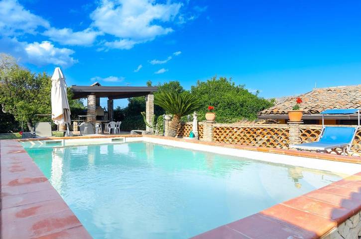 Villa per 8 persone, con Giardino e Piscina a Giarre
