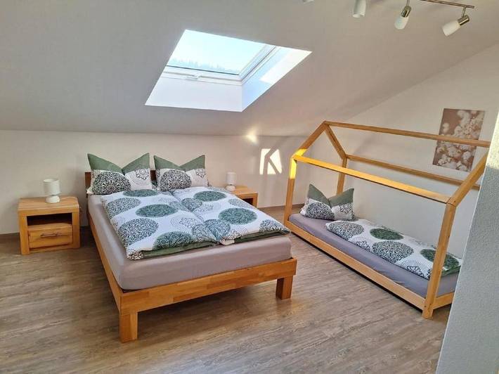 Ferienwohnung für 12 Personen, mit Garten und Sauna sowie Terrasse in Lam