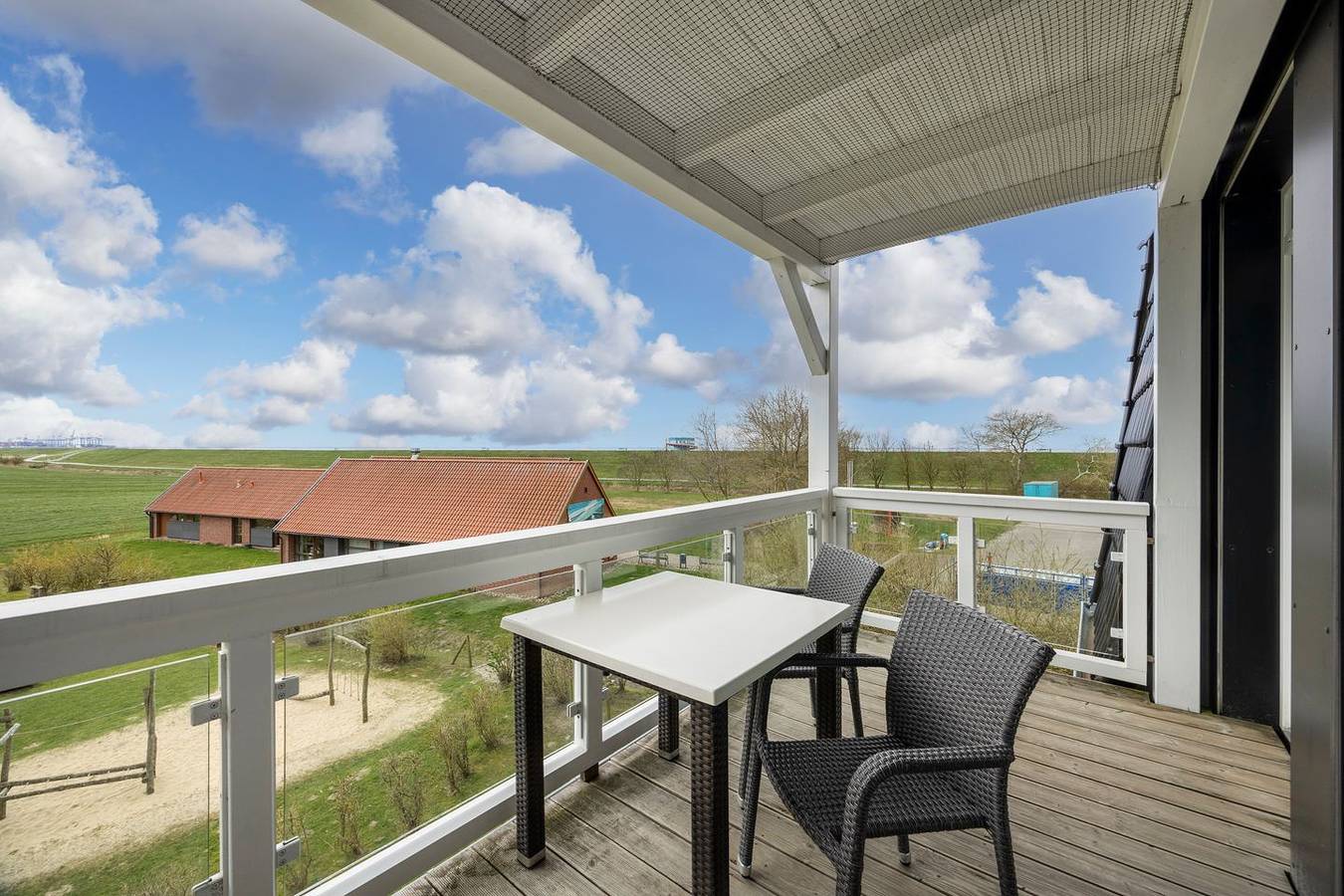 Ganze Wohnung, Tolle Ferienwohnung in Strandnähe mit Sauna und Balkon mit Land- und Meerblick in Samtgemeinde Land Wursten, Wurster Nordseeküste