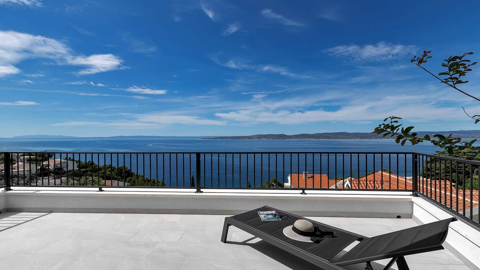 Villa Beyond Blue - moderne Villa mit herrlichem Meerblick und einem Pool für bis zu sechs Gäste in Brela, Makarska Riviera